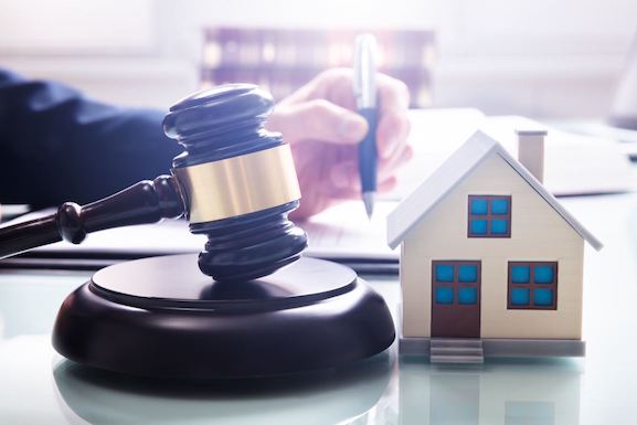 Why A Real Estate Lawyer Can Help You Close On Your Home